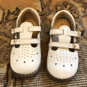 FootMates ‘Danielle’/ Little Girls size 6/ White